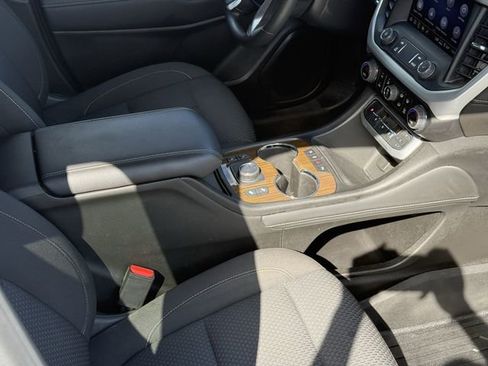 Used 2023 GMC Acadia SLE w/ Driver Convenience Package image 16