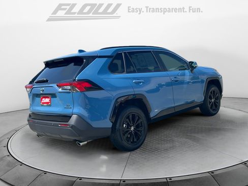 Used 2023 Toyota RAV4 SE image 9