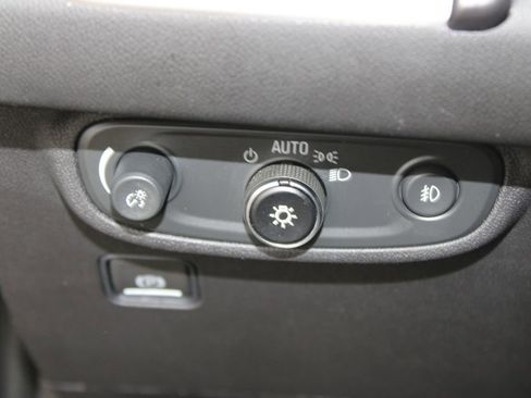 Used 2024 GMC Terrain SLT image 37