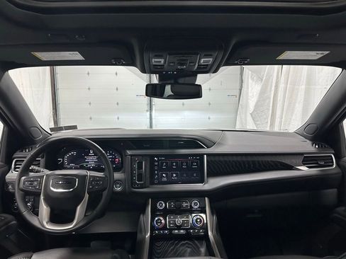 Used 2023 GMC Yukon XL Denali AWD/4WD image 40