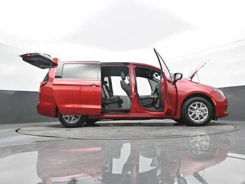 New 2025 Chrysler Voyager LX image 68