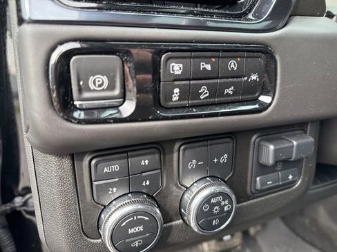 Used 2025 GMC Yukon AT4 Ultimate AWD/4WD image 12