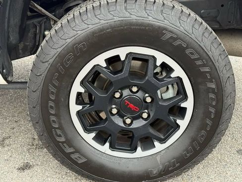 Certified 2025 Toyota Tacoma TRD Off-Road image 39