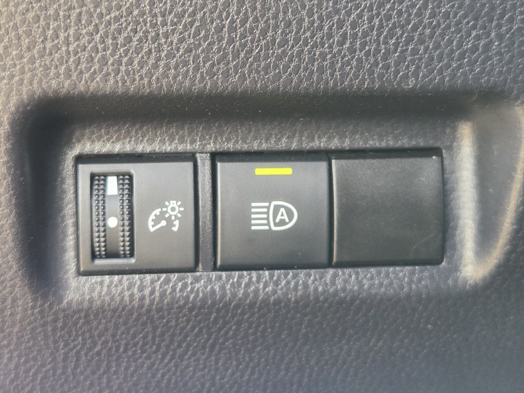 Used 2025 Toyota RAV4 XLE FWD image 25