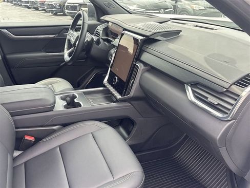 Certified 2024 GMC Acadia Elevation w/ Black Edition AWD/4WD image 28