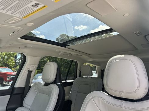 Used 2025 Lincoln Aviator Reserve w/ Luxury Package AWD/4WD image 19