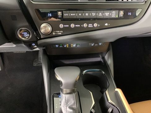 Used 2025 Lexus ES 300h w/ Premium Package image 27