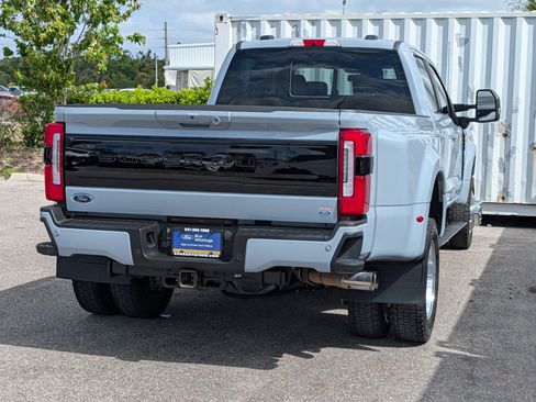 Used 2025 Ford F450 Platinum w/ FX4 Off-Road Package image 4