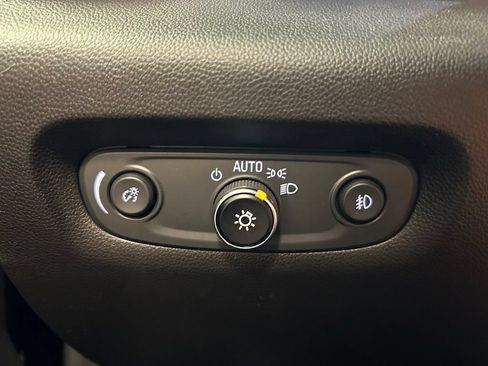 Used 2021 Chevrolet Traverse LT FWD image 7