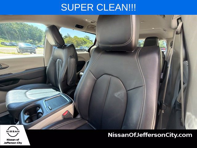 Used 2024 Chrysler Pacifica Touring-L FWD image 23
