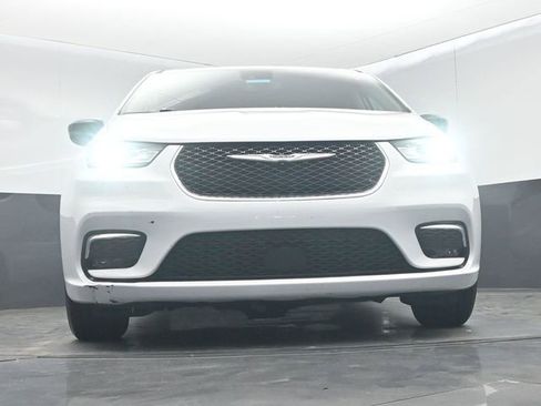 Used 2024 Chrysler Pacifica Touring-L image 44