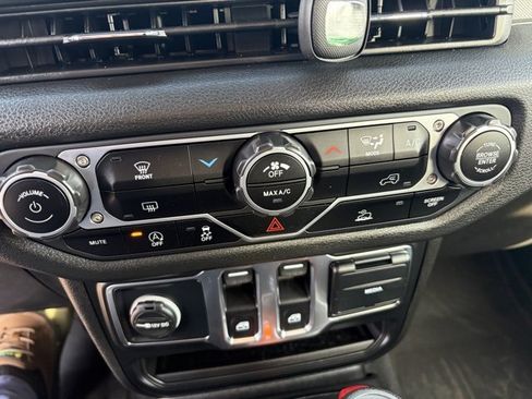 Used 2025 Jeep Wrangler Sport image 24