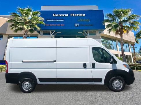 Used 2025 RAM ProMaster 2500 w/ Convenience Group FWD image 4