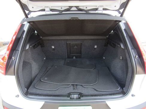 Used 2022 Volvo XC40 P8 Recharge Plus image 27