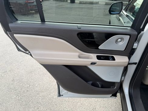 Used 2020 Lincoln Aviator Reserve w/ Equipment Group 202A image 40