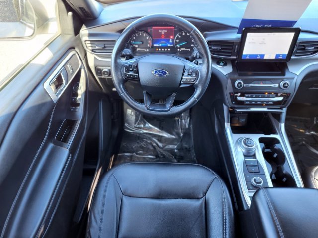 Certified 2020 Ford Explorer XLT w/ Equipment Group 202A AWD/4WD image 13