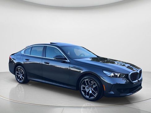 New 2026 BMW 530i w/ Premium Package image 2