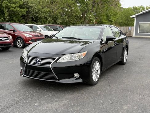 Used 2015 Lexus ES 300h w/ Navigation System Package FWD image 1