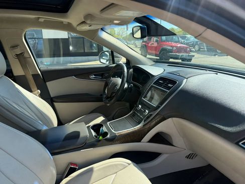 Used 2016 Lincoln MKX Reserve w/ Climate Package AWD/4WD image 27