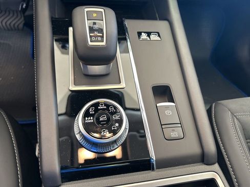 New 2025 Mitsubishi Outlander SE image 49