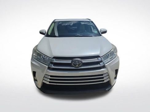 Used 2018 Toyota Highlander XLE FWD image 3