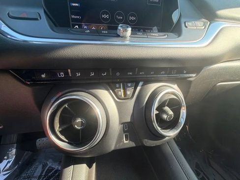 Used 2019 Chevrolet Blazer LT FWD image 23