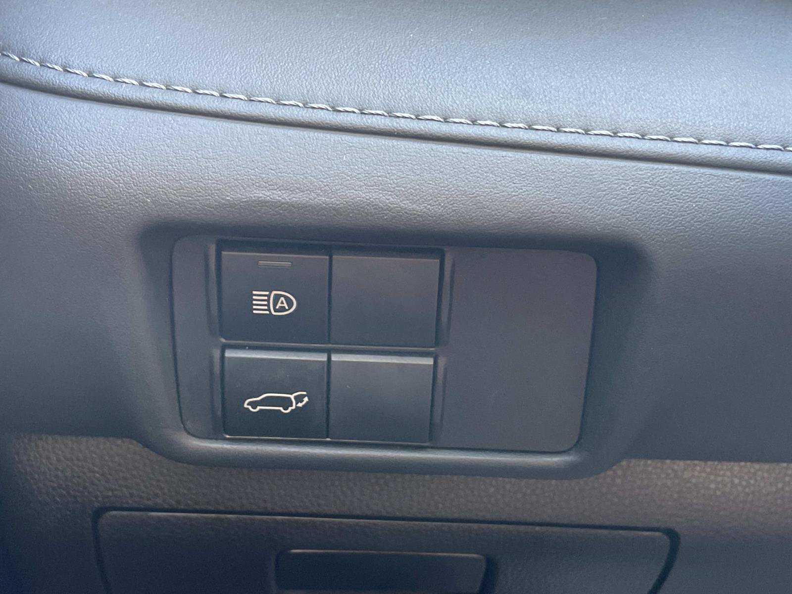 Used 2022 Toyota Highlander LE FWD image 19