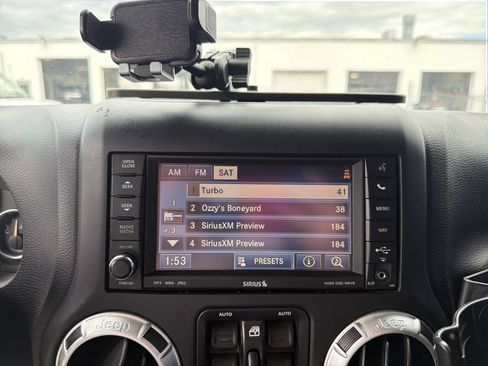 Used 2015 Jeep Wrangler Unlimited Rubicon AWD/4WD image 23