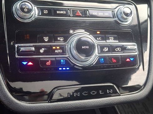 Used 2022 Lincoln Corsair AWD w/ Premium Package image 16