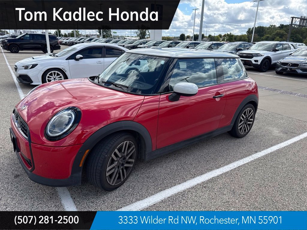 Used 2025 MINI Cooper 2-Door Hardtop FWD image 1