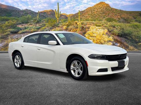 Used 2022 Dodge Charger SXT image 2