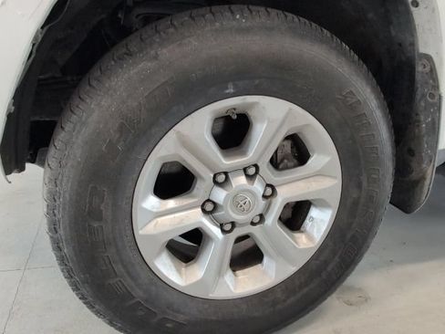Used 2017 Toyota 4Runner SR5 AWD/4WD image 9