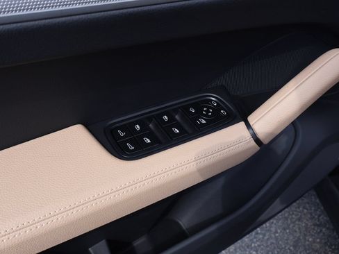 Certified 2025 Porsche Cayenne AWD/4WD image 22