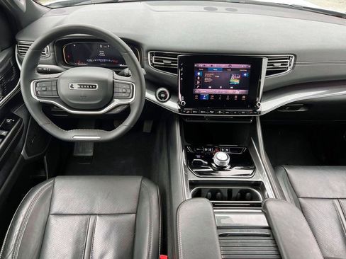 Used 2023 Jeep Wagoneer Base image 12