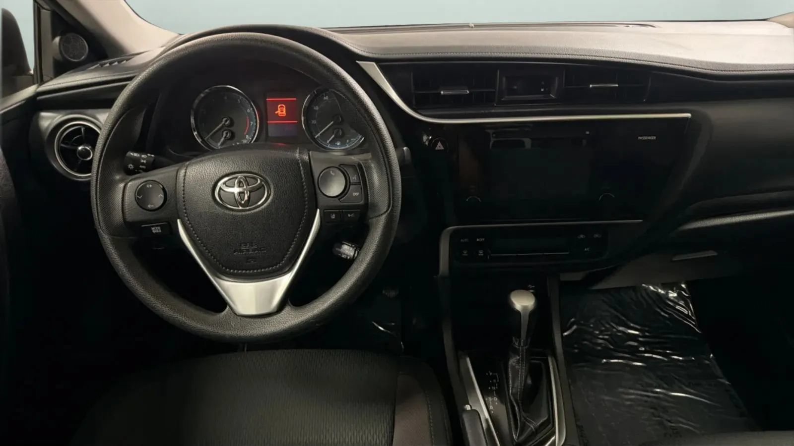 Used 2017 Toyota Corolla LE w/ Carpet Mat Package (TMS) FWD image 10