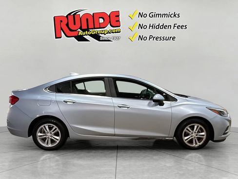 Used 2018 Chevrolet Cruze LT w/ Convenience Package FWD image 7