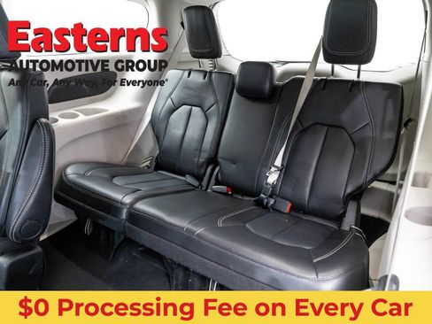 Used 2024 Chrysler Pacifica Touring-L FWD image 27
