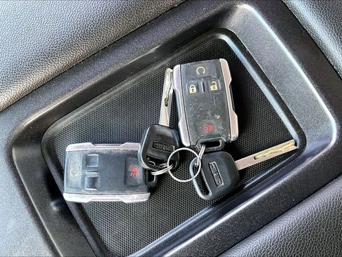 Used 2015 GMC Sierra 1500 SLT w/ SLT Preferred Package image 33