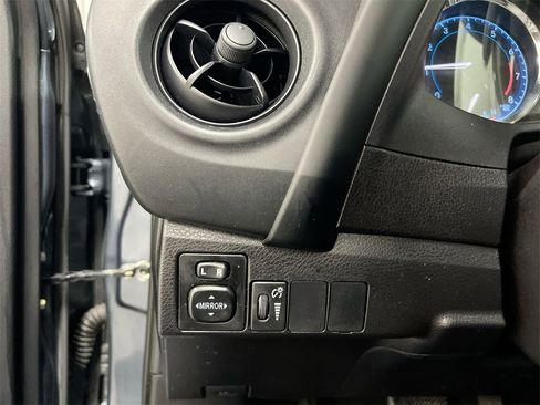 Used 2017 Toyota Corolla L image 17