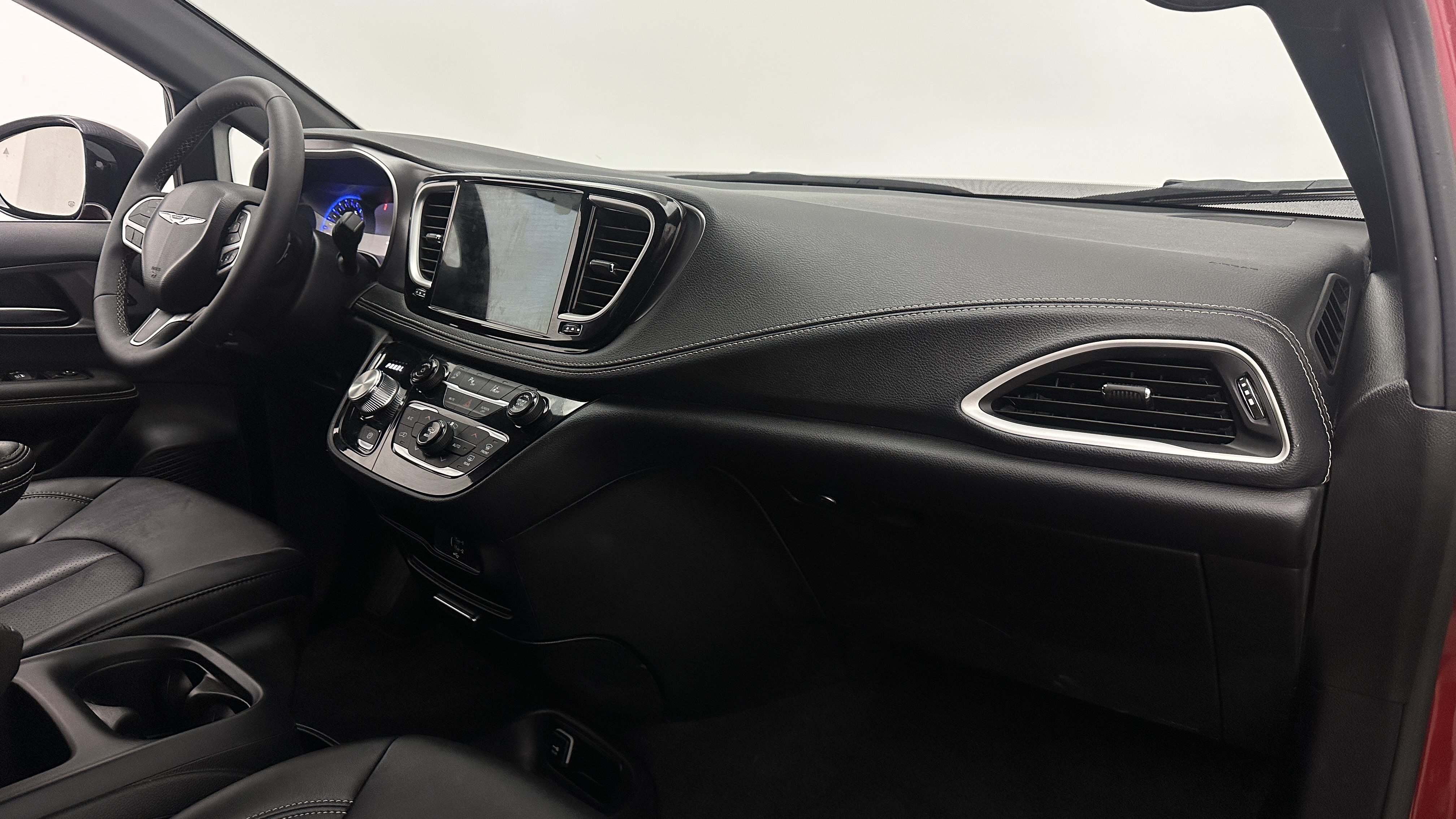 Used 2026 Chrysler Pacifica Select FWD image 36