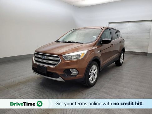 Used 2017 Ford Escape SE FWD image 1