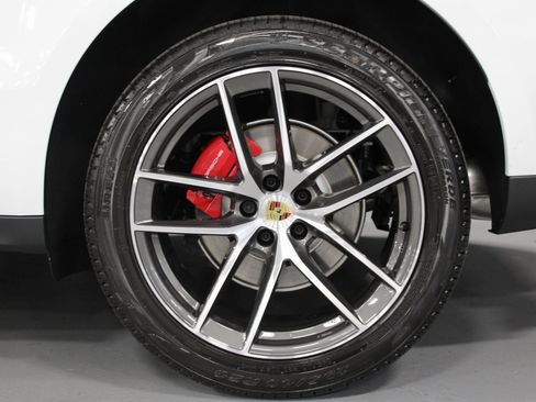 New 2026 Porsche Macan S image 12