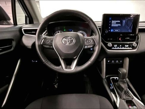Used 2024 Toyota Corolla Cross LE FWD image 6