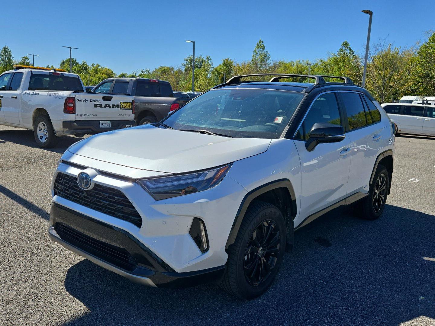 Used 2023 Toyota RAV4 XSE AWD/4WD image 3
