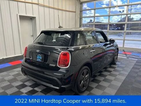 Used 2022 MINI Cooper 4-Door Hardtop FWD image 3