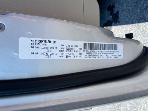 Used 2009 Volkswagen Routan SEL image 10