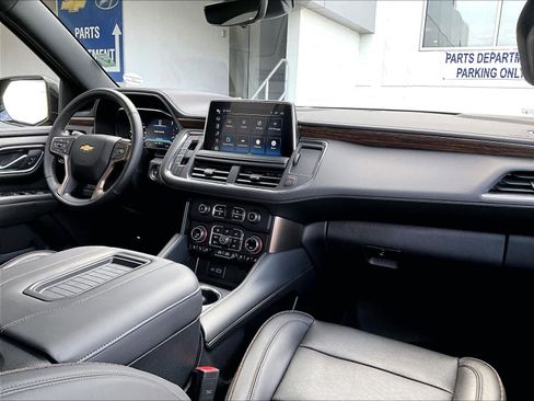 Used 2024 Chevrolet Suburban High Country image 14