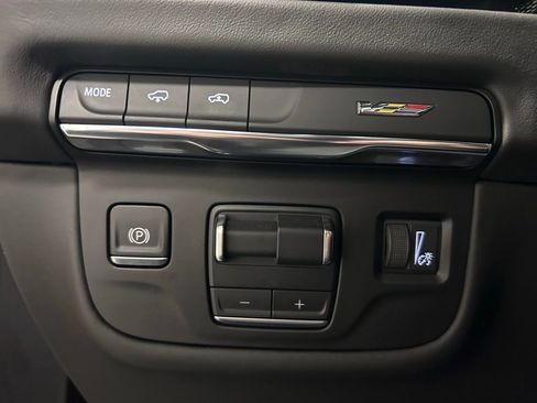 Used 2025 Cadillac Escalade V image 9