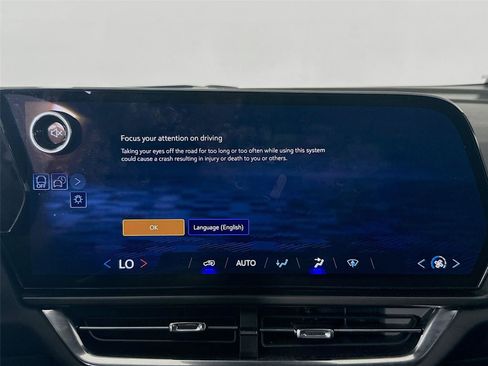 Used 2025 Chevrolet Equinox EV LT w/ LPO, All-Weather Mat Package FWD image 9