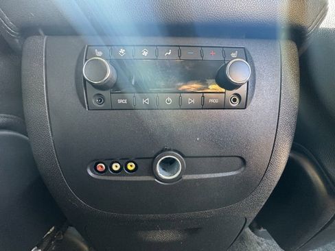 Used 2013 Chevrolet Suburban LTZ image 17